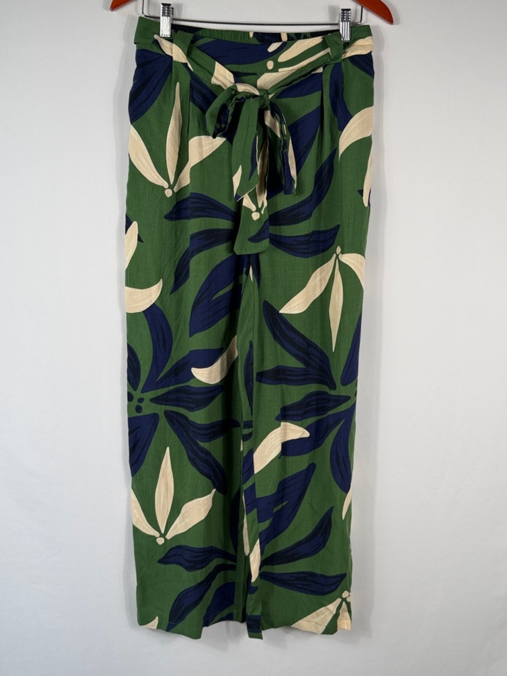 Wide Leg Tie-Waist Pants in Green Floral Print Womens Size M. Inseam 27” Pockets